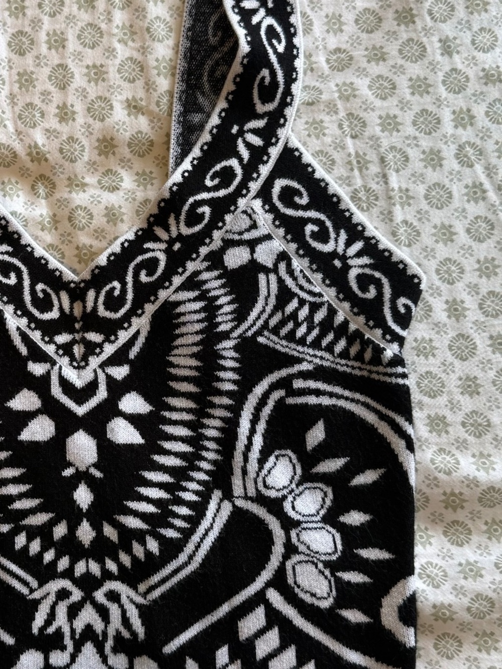 Express Patterned Crop Top - Picture 3 of 3
